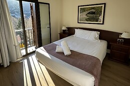 APARTAMENTOS SOLANA, HOTEL TAULL & ROMANIC