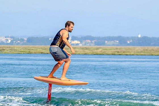 Sessão de hydro foil para 2 em Livin Barca em Torreira (Aveiro)