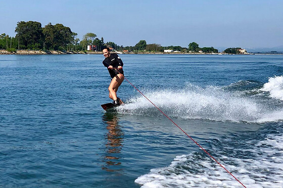 Sessão de wakeboard para 2 em Livin Barca em Torreira (Aveiro)