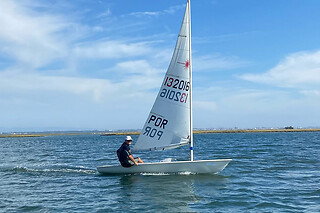 Um passeio de barco à vela para 2 em Livin Barca em Torreira (Aveiro)