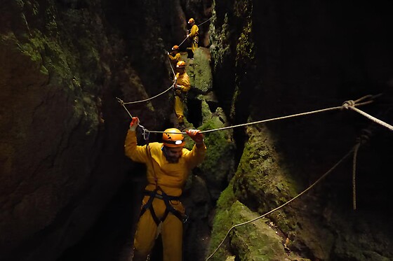Espeleologia com circuito de rappel e escalada | Para 1 - 8h | Discover The Nature - Arrábida