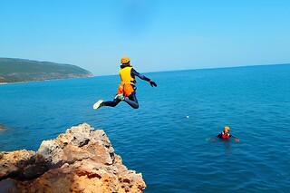 Espeleologia com circuito de rappel e escalada | Para 1 - 8h | Discover The Nature - Arrábida