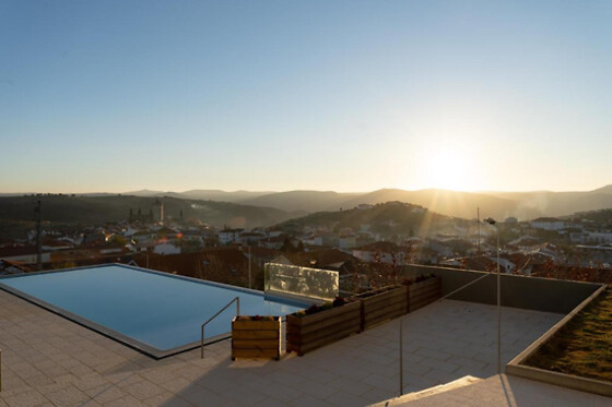 Uma noite em quarto duplo com pequeno-almoço para 2 no Hotel Freixo Douro Superior em Freixo de Espada à Cinta (Bragança)
