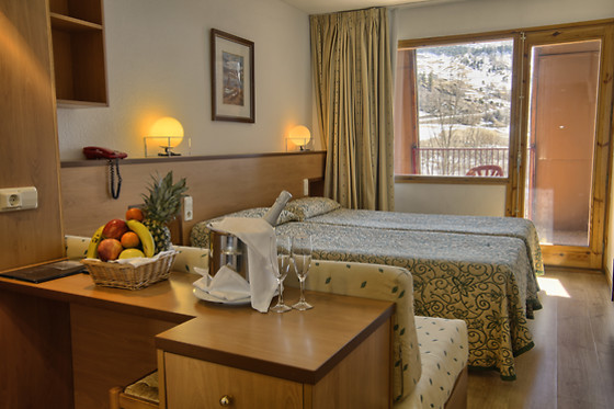 HOTEL EVENIA MONTEALBA - photo 0