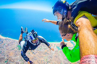 Salto Tandem ou Salto de Paraquedas a 3000m no Algarve para 1 | Air Emotions - Portimão