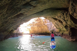 Passeio Stand Up Paddle nas Grutas de Benagil para 2 |  I Love SUP em Albufeira