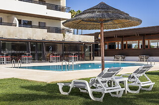 1 ou 2 noites com pequeno-almoço para 2 na praia do Vau | Interpass Vau Hotel - Portimão