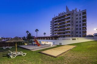 1 ou 2 noites com pequeno-almoço para 2 na praia do Vau | Interpass Vau Hotel - Portimão