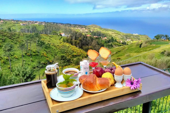 Uma noite com pequeno-almoço para 2 em Madeira Sunset Cottage em Funchal (Madeira)
