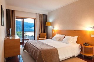 Uma noite em quarto twin standard com pequeno-almoço para 2 em Douro Hotel Porto Antigo**** em Cinfães (Viseu)