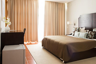 Uma noite em quarto duplo com pequeno-almoço para 2 em Hotel Rural Santo António*** em Arronches (Portalegre)