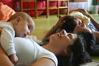 Uma massagem para bebé acompanhada pela mãe e/ou pai em Olá Mamã em Paço do Lumiar (Lisboa)