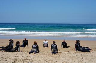 Uma aula de surf em grupo para 1 em West Locals Surf School (Setúbal)
