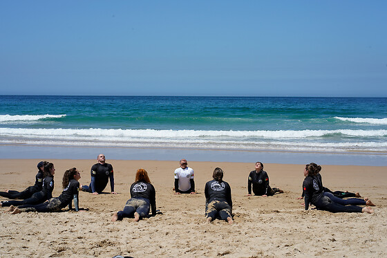 Uma aula de surf em grupo para 1 em West Locals Surf School (Setúbal)