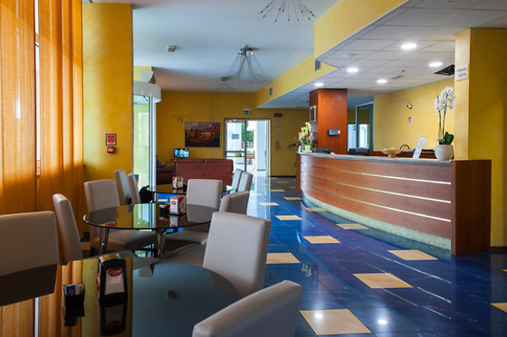 Risthotel Airport - photo 1