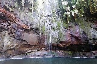 Caminhada pela Levada de Rabaçal para 1 adulto e 1 criança em Ilha Tours em Funchal (Madeira)