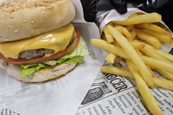Almoço ou jantar para 2 no Reta's Burguer em Sobral de Monte Agraço (Oeste)