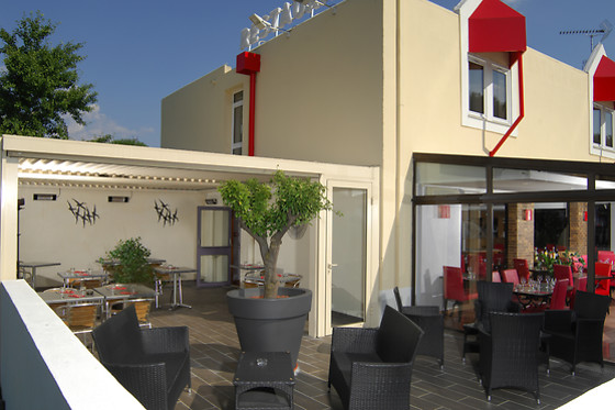 Hotel The Originals Nîmes Costières - photo 1