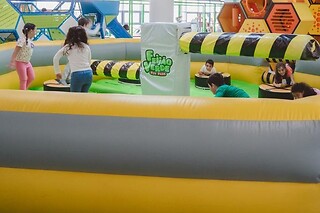 Entrada no Feijão Verde Fun Park com lanche incluído | Para 3 pessoas - 2h | Sintra