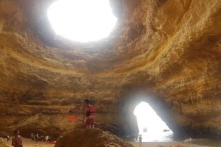 Passeio de caiaque da Praia da Marinha à Gruta de Benagil | 2 Adultos - 2h | RM Tours - Lagoa