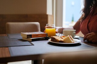 1 noite com pequeno-almoço para 2 num hotel literário | Azores Book Hotel, Açores