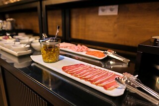 1 noite com pequeno-almoço para 2 num hotel literário | Azores Book Hotel, Açores