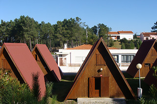 Uma noite em bungalow com pequeno almoço para 3 ou 4 em Parque de Campismo do Luso (Aveiro)